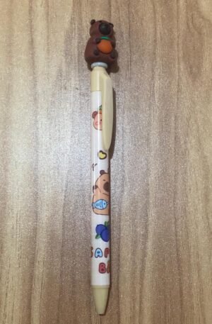 Caneta Bege com Capivara na ponta Segurando uma Fruta