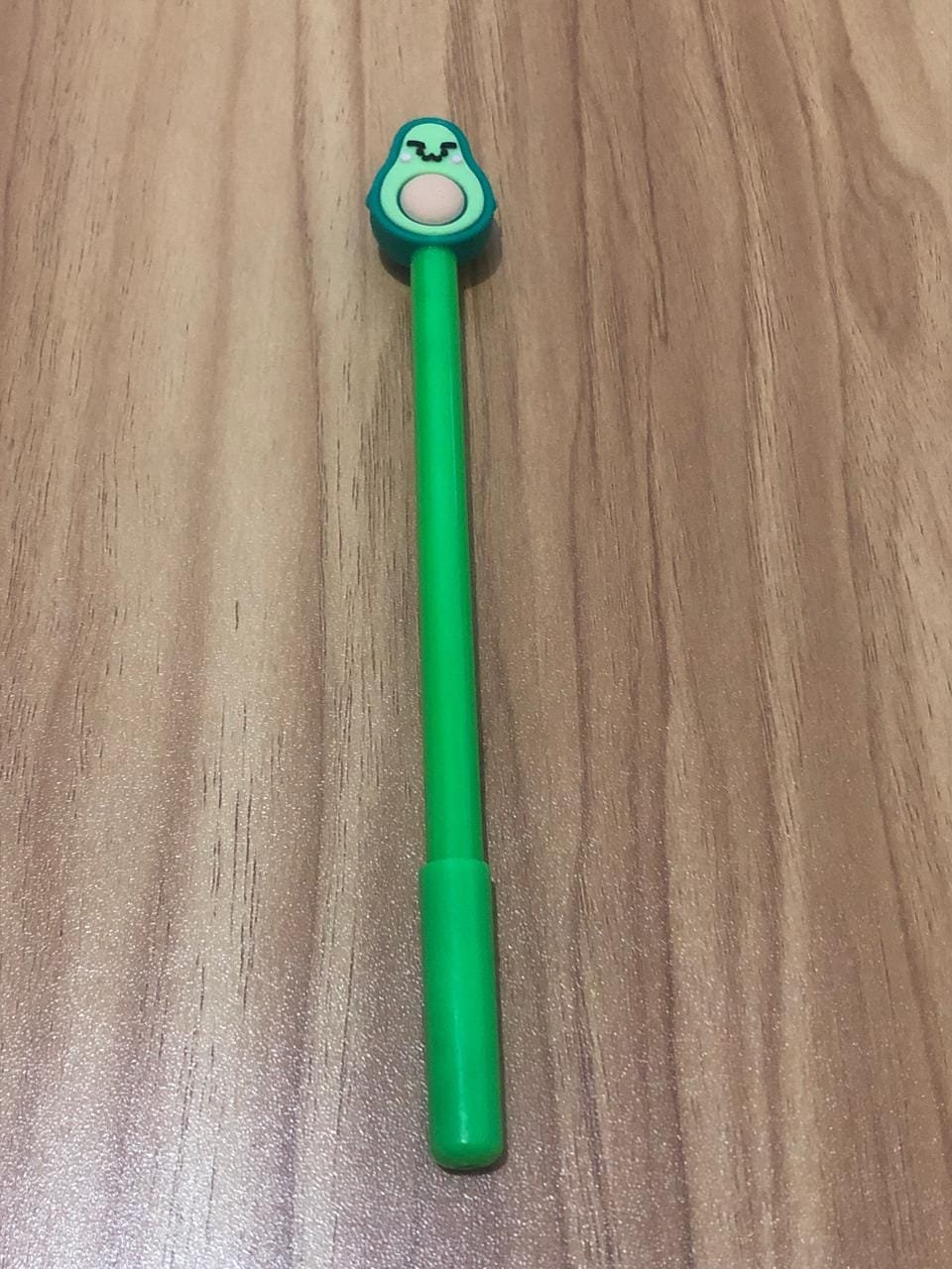 Caneta com Abacate na ponta caroço bege