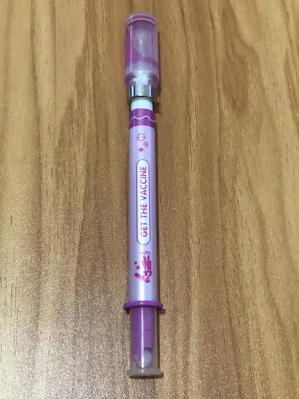 Caneta formato Seringa roxa