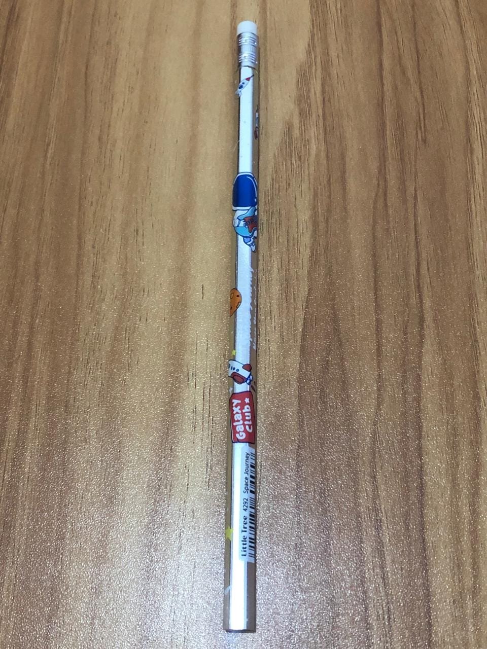 Lápis astronauta prateado com detalhes azul nº2 com borracha