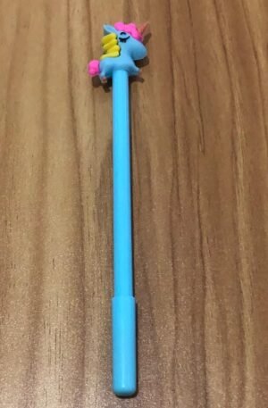 CANETA COM TAMPA E UNICÓRNIO AZUL