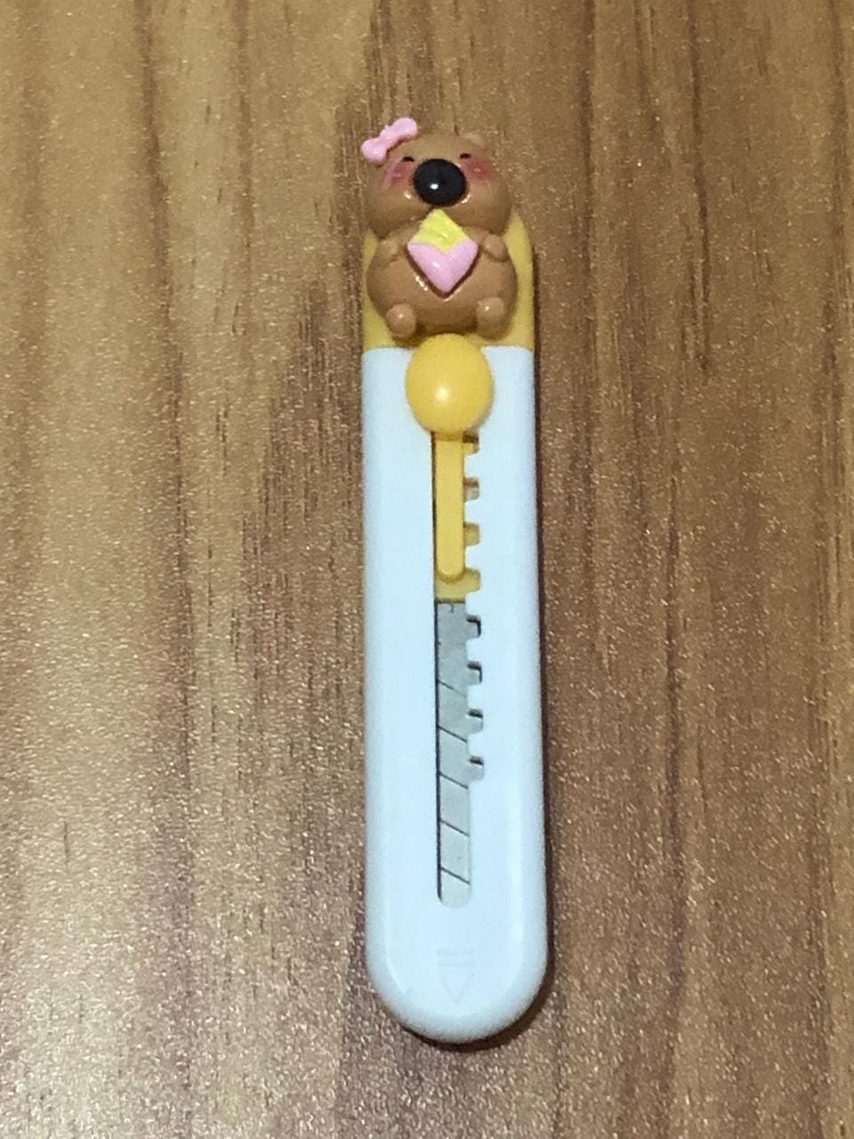 Estilete pequeno (capivara com detalhes amarelo)